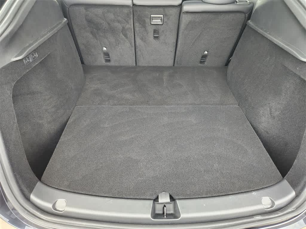 Vehicle image 8 of 33