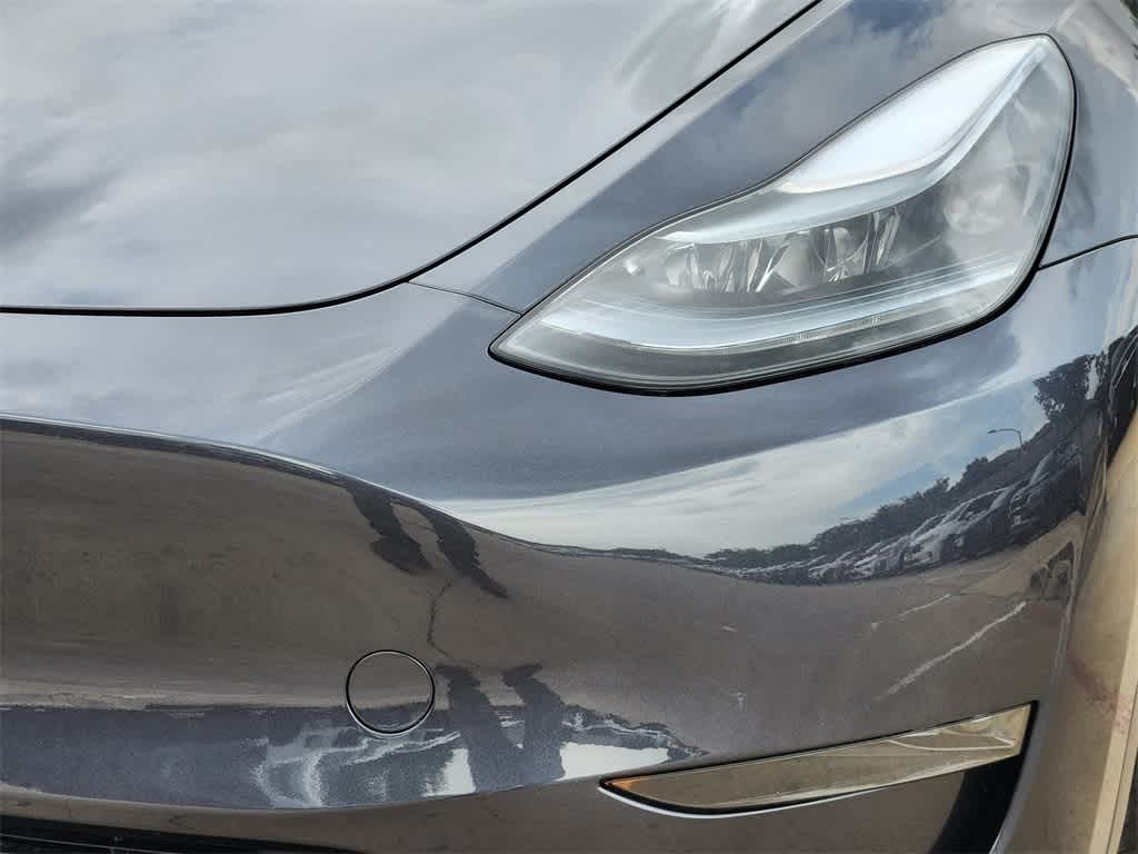 Vehicle image 31 of 33