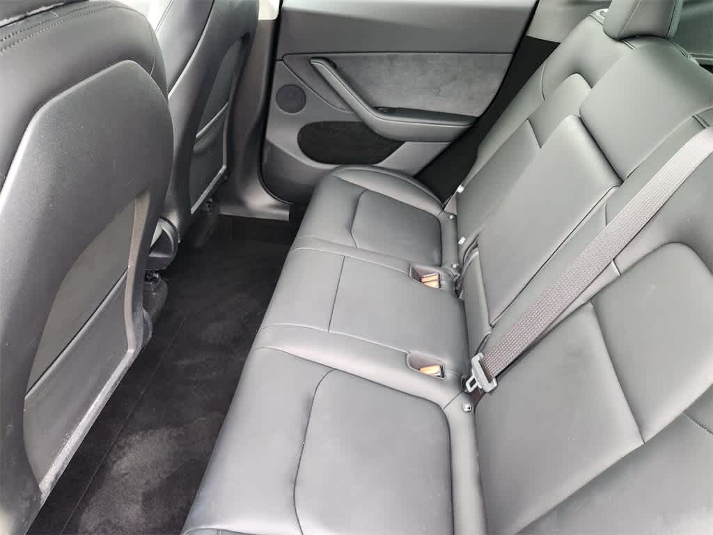Vehicle image 11 of 33