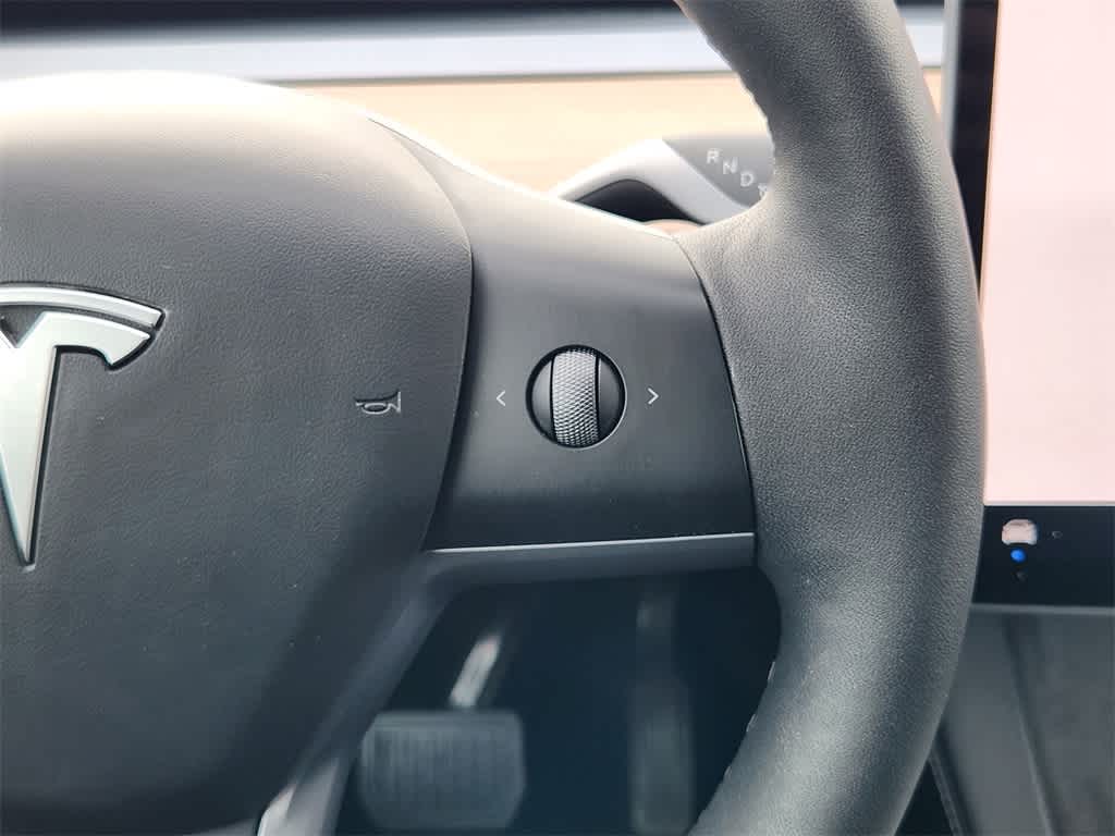 Vehicle image 18 of 33