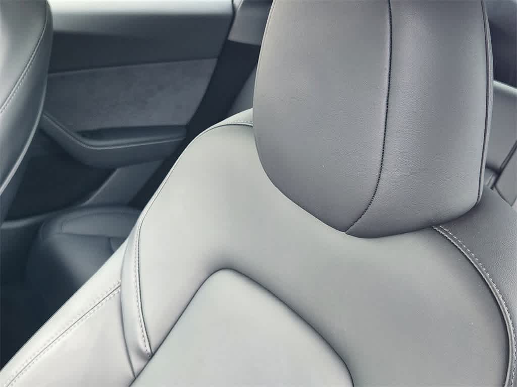 Vehicle image 13 of 33