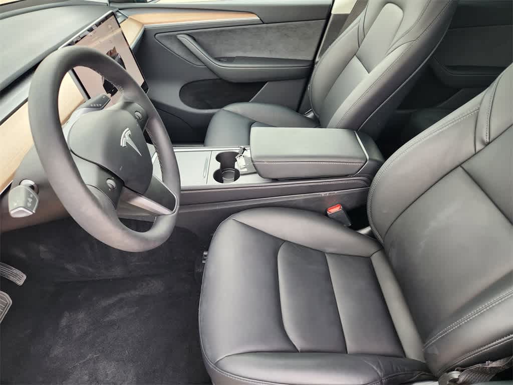 Vehicle image 12 of 33