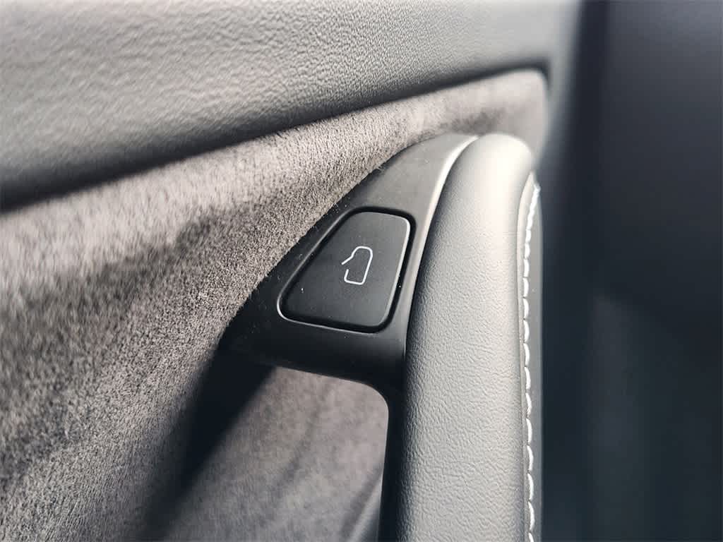 Vehicle image 26 of 33