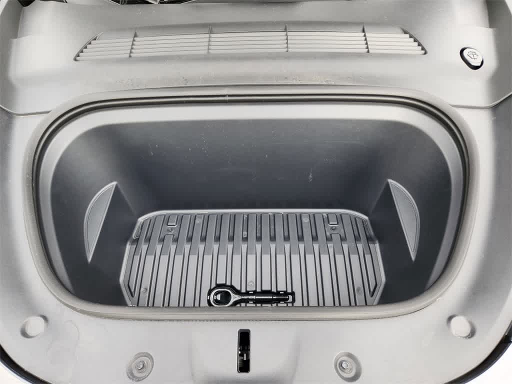 Vehicle image 9 of 33