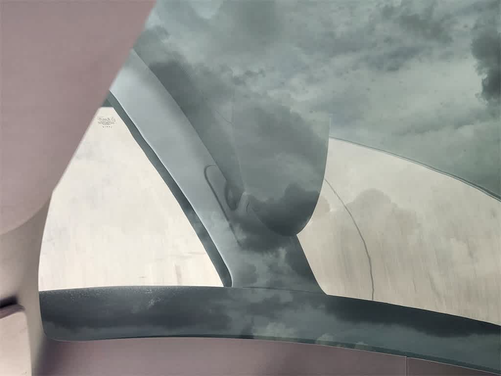 Vehicle image 14 of 33