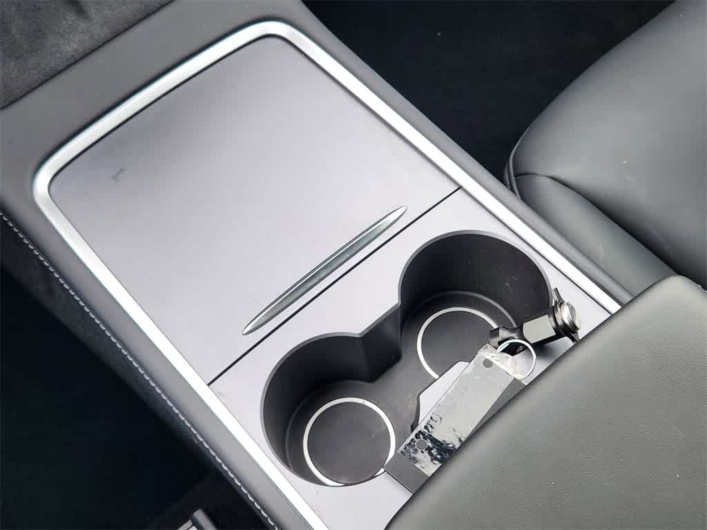 Vehicle image 22 of 33