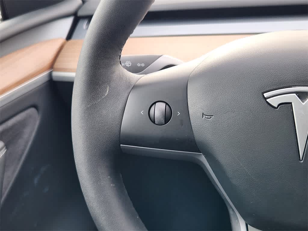 Vehicle image 29 of 33