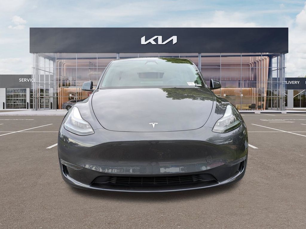 2024 Tesla Model Y Long Range Image 2 of 23