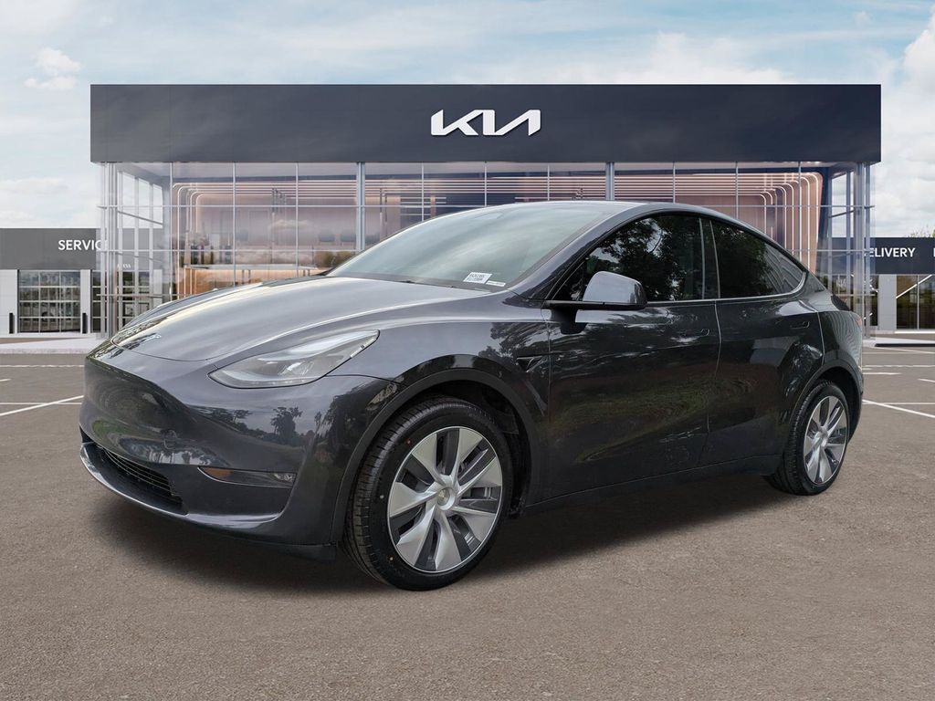 2024 Tesla Model Y Long Range Image 1 of 23