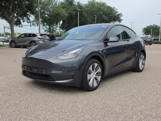 2024 Tesla Model Y Long Range Image 1 of 32