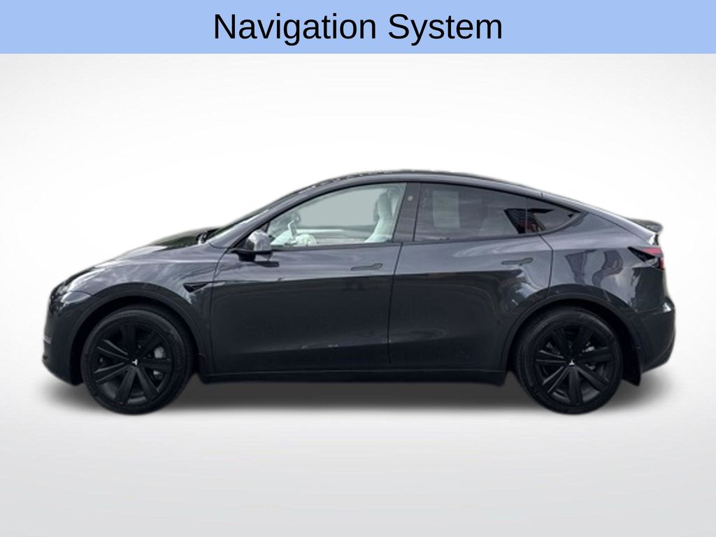 2024 Tesla Model Y Base Image 2 of 28