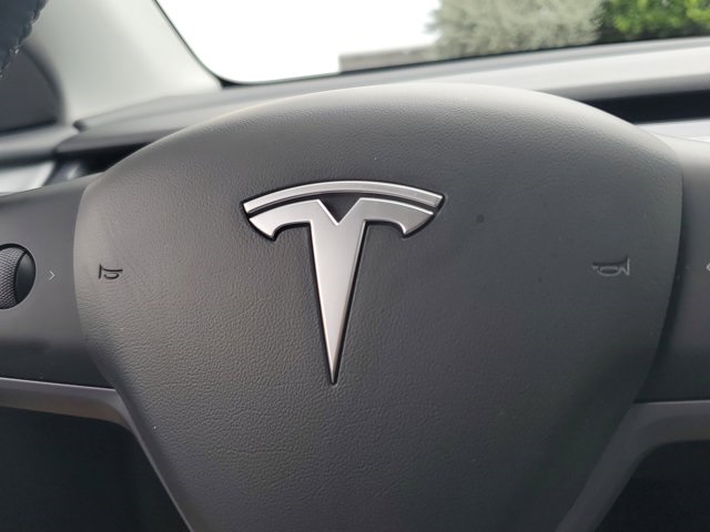 Vehicle image 24 of 28