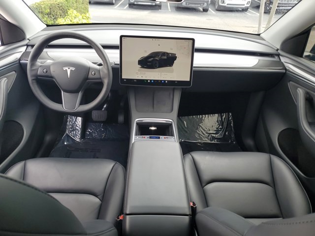 Vehicle image 14 of 28