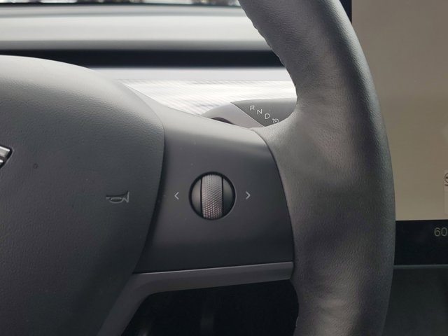 Vehicle image 23 of 28