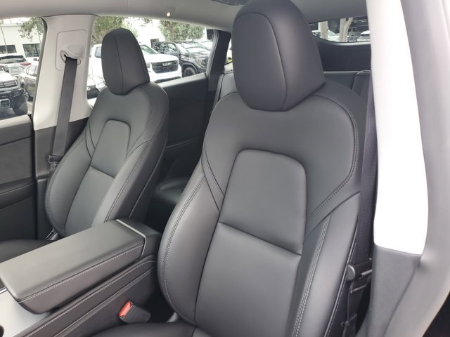 Vehicle image 18 of 28