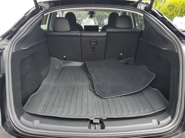 Vehicle image 8 of 28