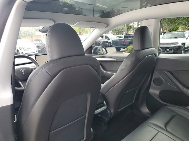 Vehicle image 12 of 28