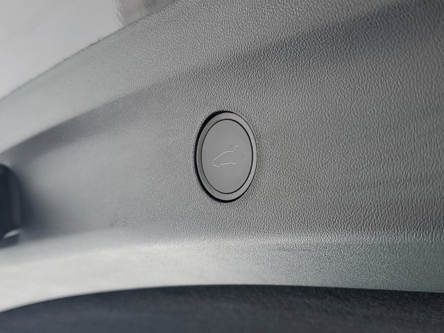Vehicle image 9 of 28