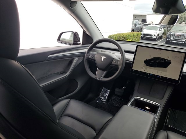 Vehicle image 13 of 28
