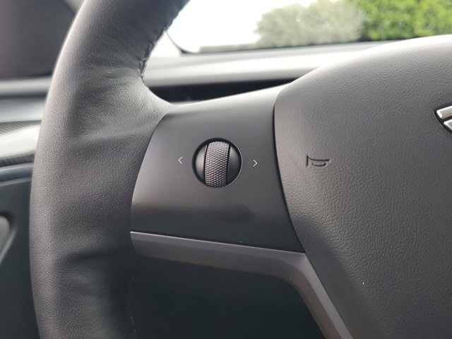 Vehicle image 22 of 28