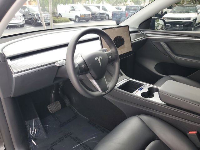 Vehicle image 20 of 28