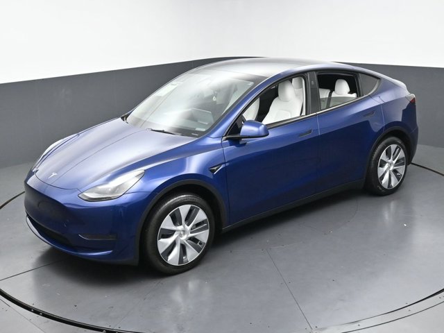 2024 Tesla Model Y Base Image 1 of 49
