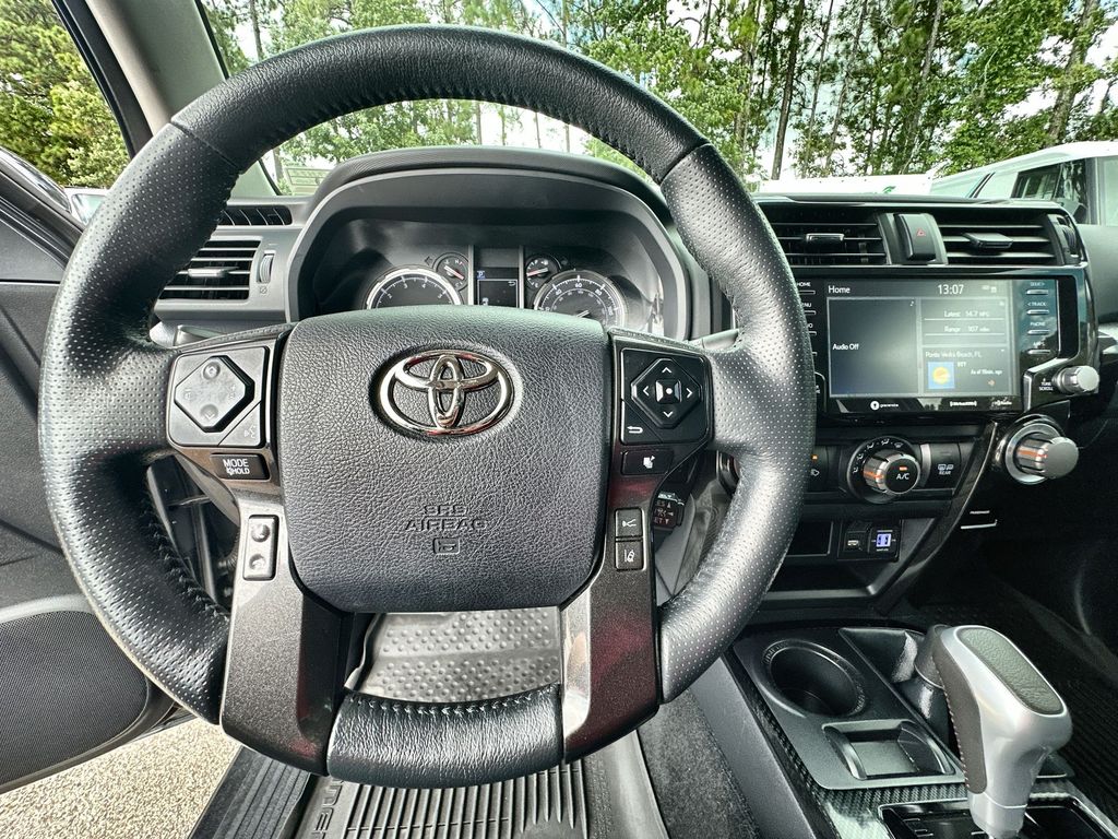 Vehicle image 32 of 36