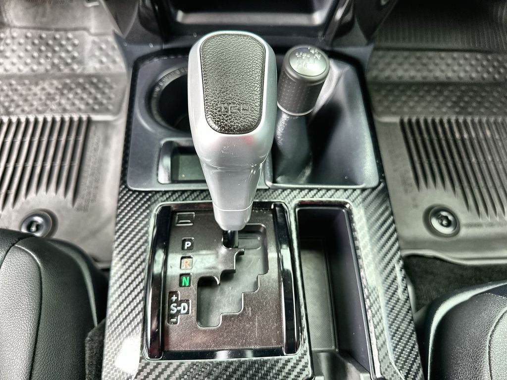 Vehicle image 25 of 36