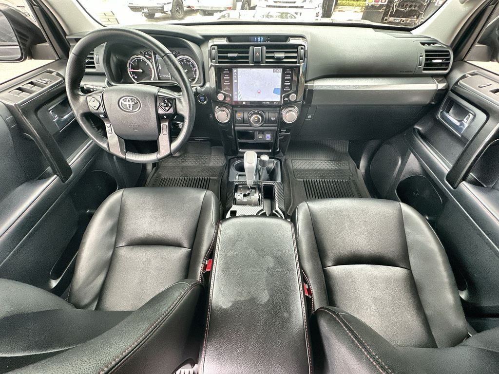 Vehicle image 17 of 36