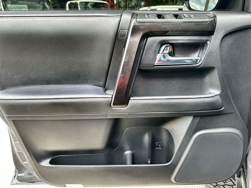 Vehicle image 27 of 36