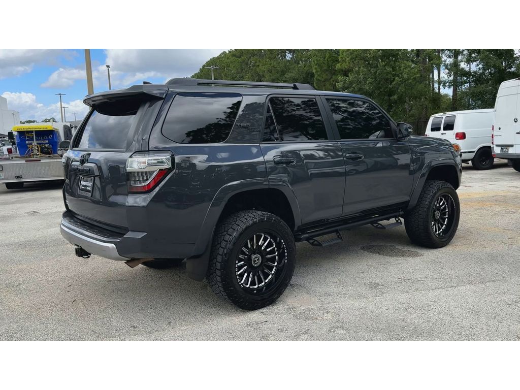 Vehicle image 7 of 36