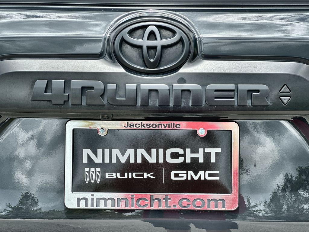 Vehicle image 21 of 36