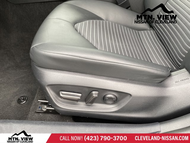 Vehicle image 9 of 23