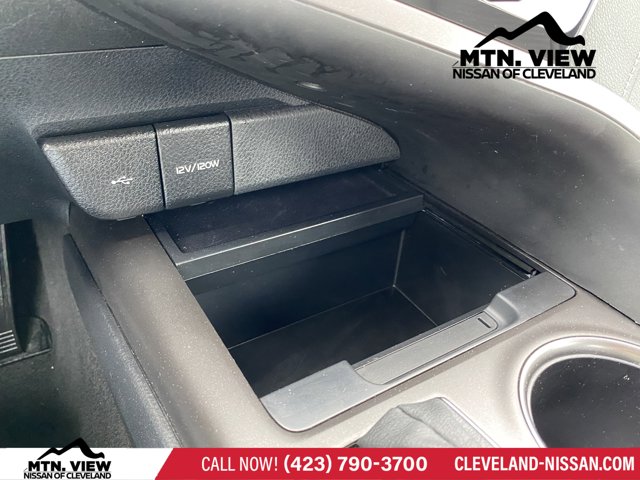 Vehicle image 18 of 23
