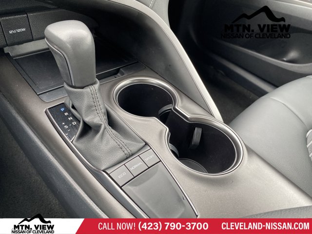 Vehicle image 19 of 23