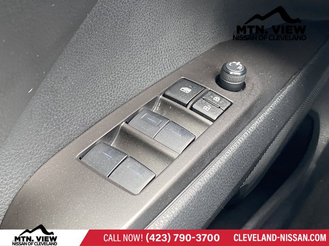 Vehicle image 21 of 23