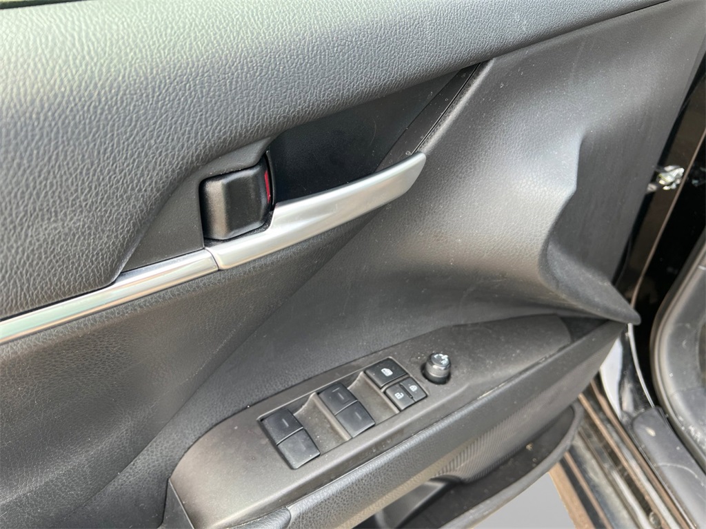 Vehicle image 14 of 32