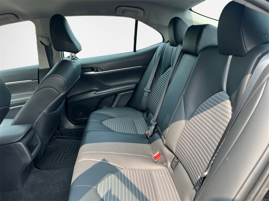 Vehicle image 24 of 32