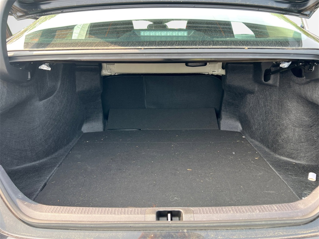 Vehicle image 25 of 32