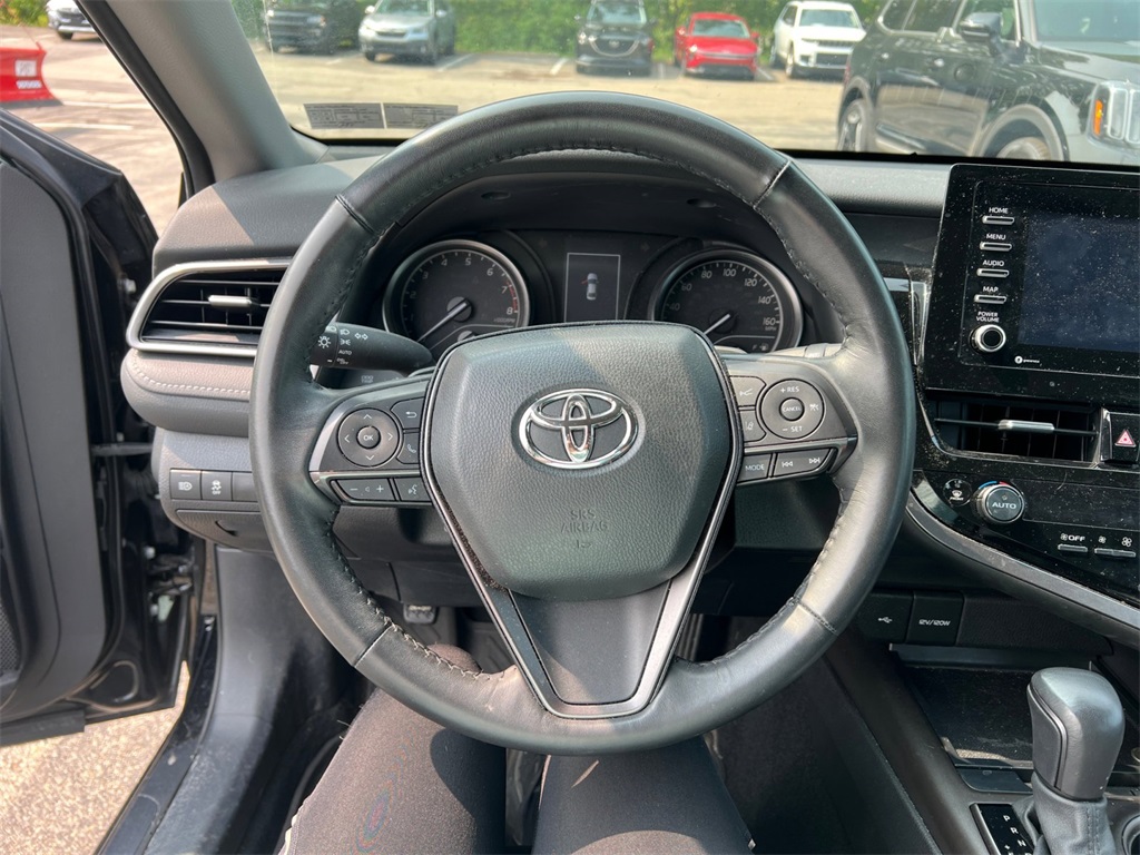 Vehicle image 15 of 32