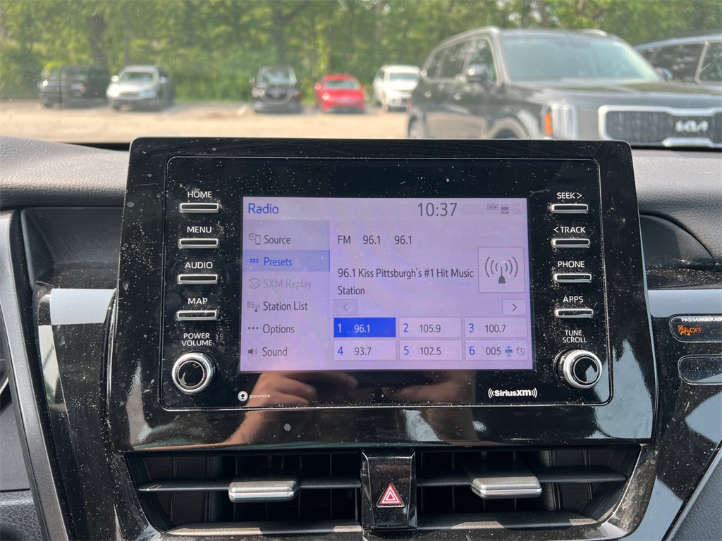 Vehicle image 17 of 32