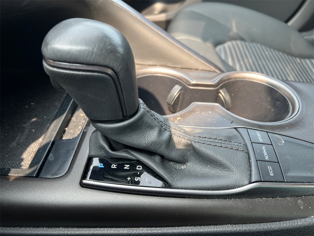 Vehicle image 20 of 32
