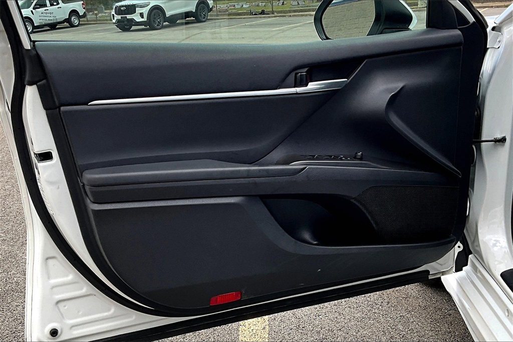 2024 Toyota Camry SE Image 22 of 31