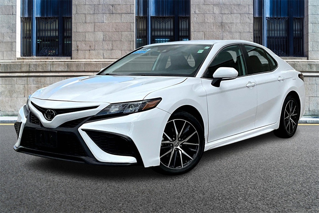 2024 Toyota Camry SE Image 1 of 31