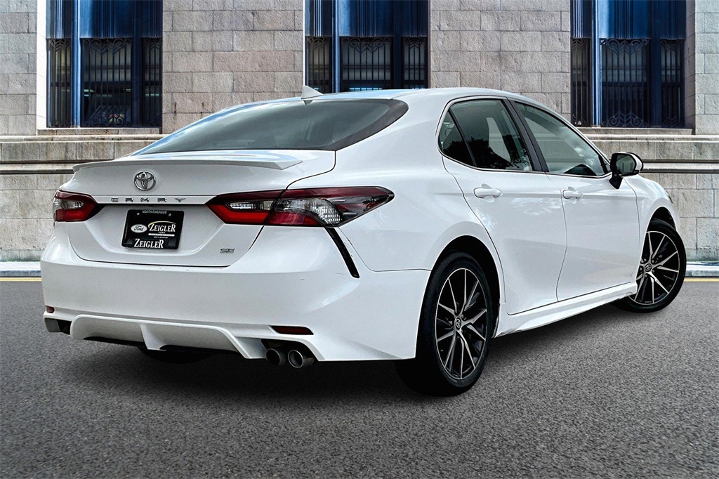 2024 Toyota Camry SE Image 4 of 31