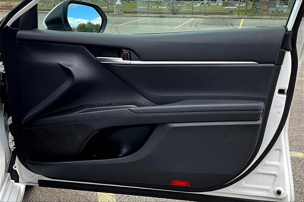 2024 Toyota Camry SE Image 23 of 31