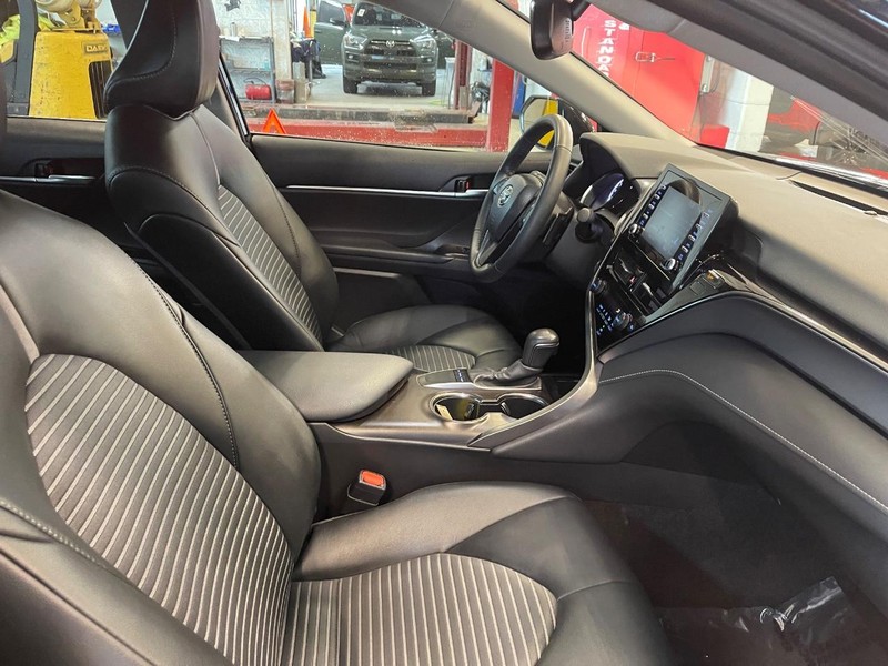 Vehicle image 12 of 34
