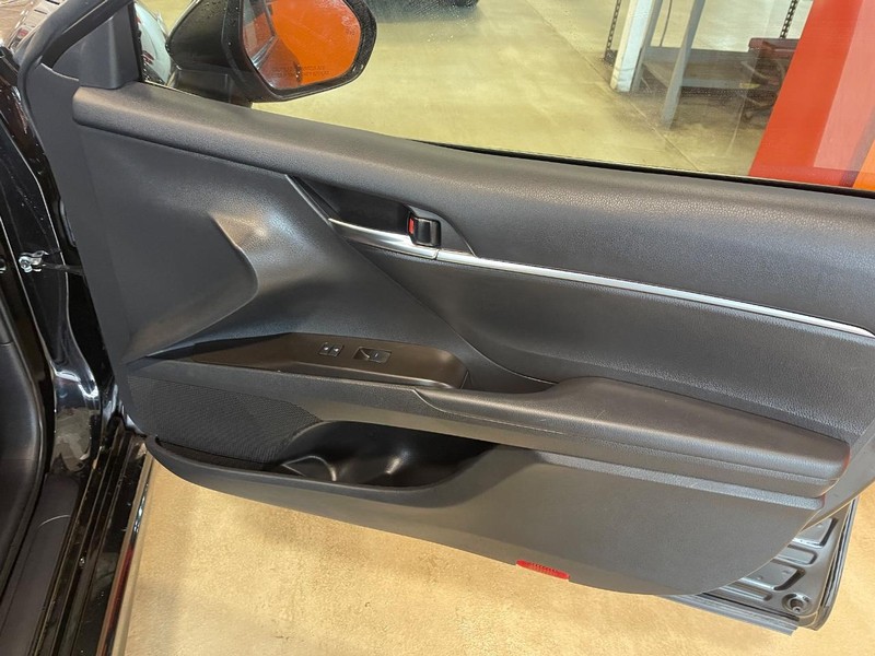 Vehicle image 15 of 34