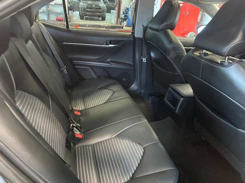 Vehicle image 14 of 34