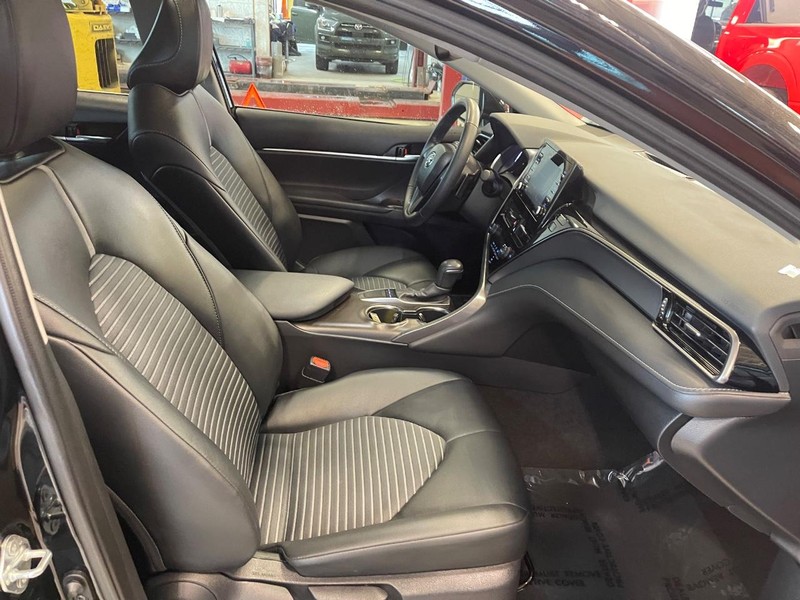 Vehicle image 10 of 34